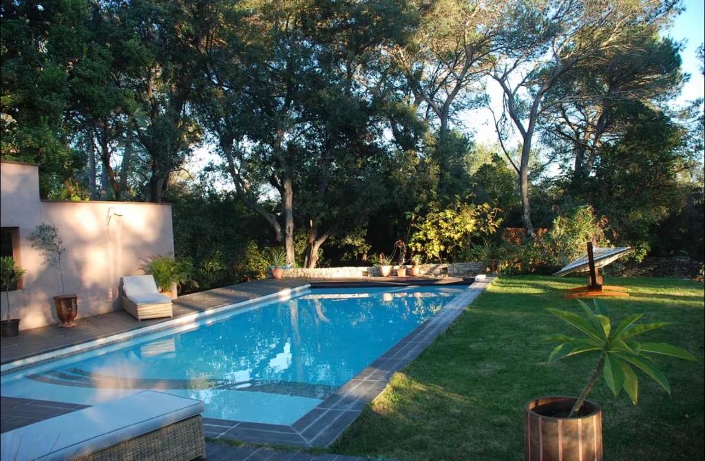 Villa avec piscine et dépendance - 5