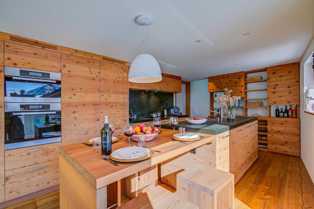 Boutique Chalet Moritz for 12 with Sauna - 5