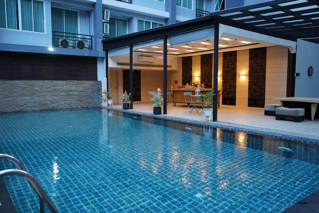 Swimming pool