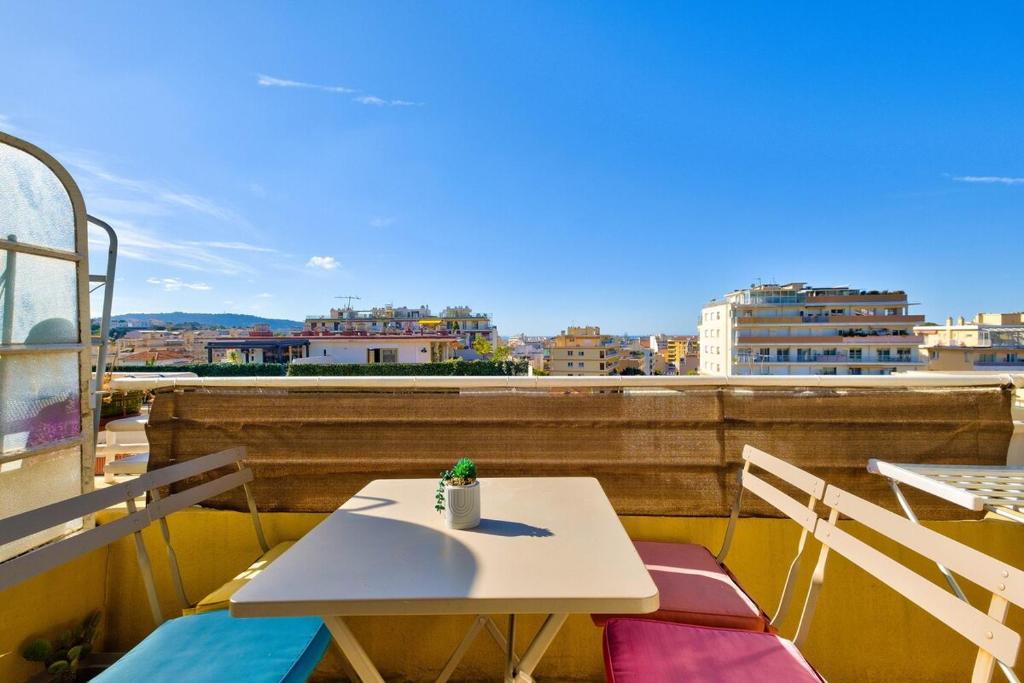 Lumineux studio avec balcon prés du centre ville - 2