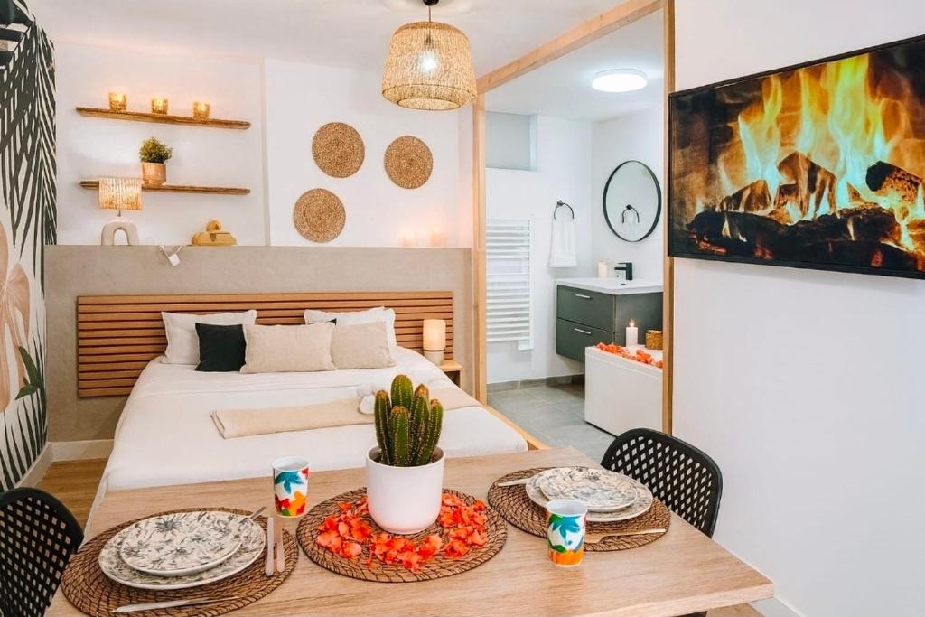 Suite Tropicale avec baignoire balnéo Saint-Étienne - 4