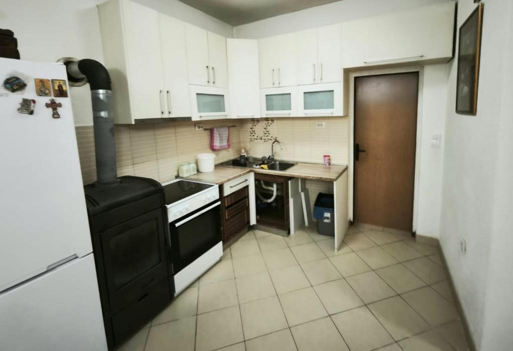 Spacious City Center Apartment for 6 - Steps from Hilton & Republic Square - 4