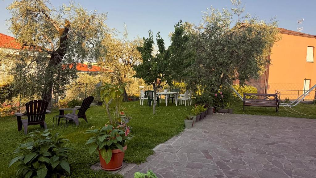 Elegant Apartment Garden & Parking - 2