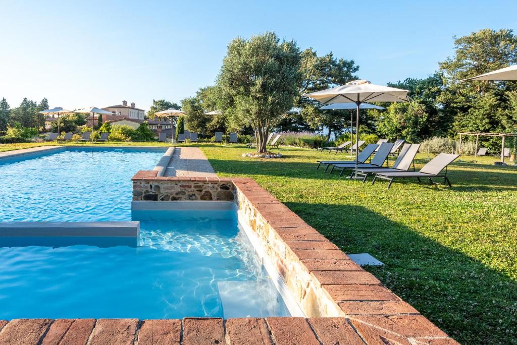 Cignella Resort — Swimming pool in Trequanda, Tuscany