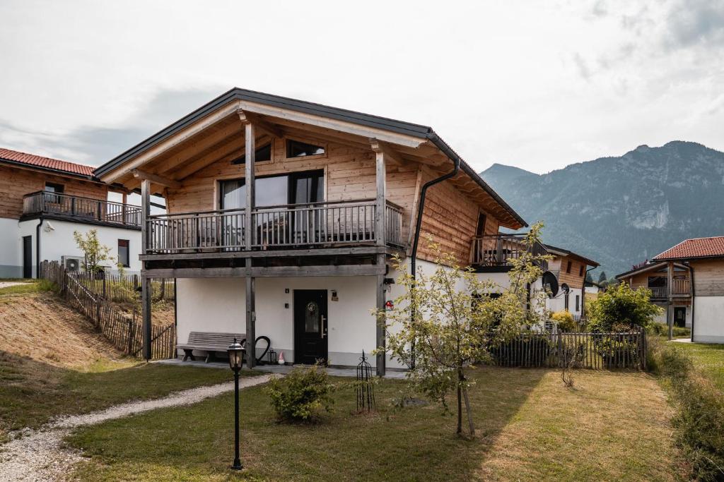 Chalet Charivari Inzell mit Whirlpool, Sauna & Garten - 2