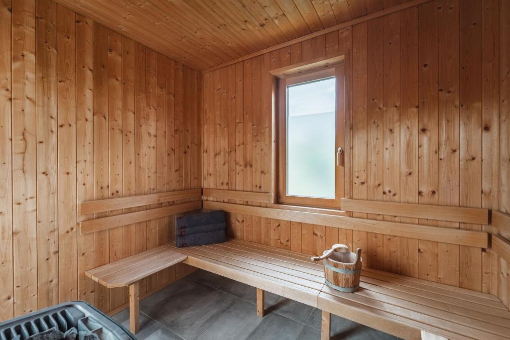Chalet Charivari Inzell mit Whirlpool, Sauna & Garten - 5