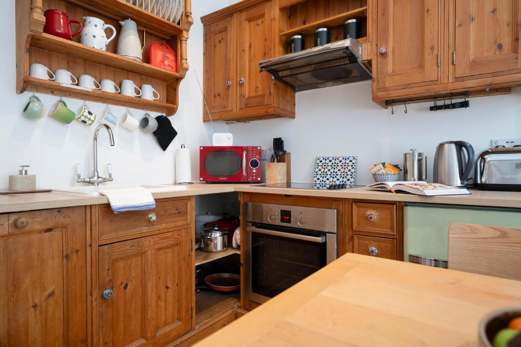 Cottage-Style Flat by Leith Links, Edinburgh photo 7