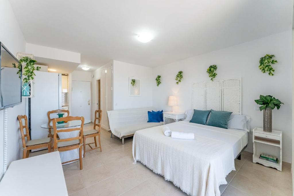 Sunny Studio with Sea Views in Central Benalmádena - Pass the Keys - 3