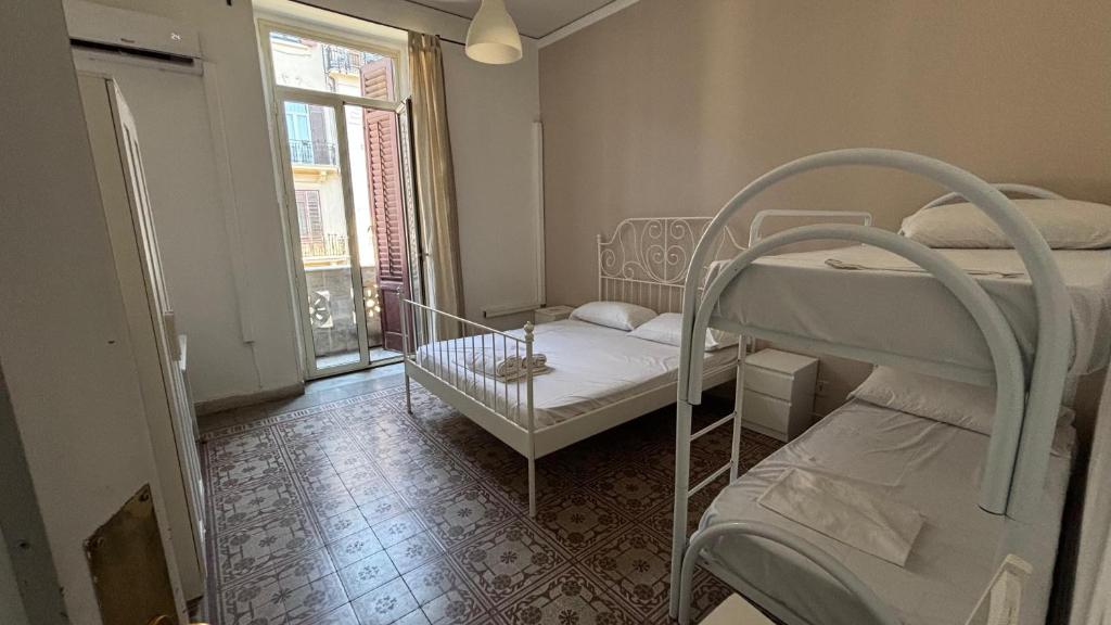 Sunset hostel Palermo - 1