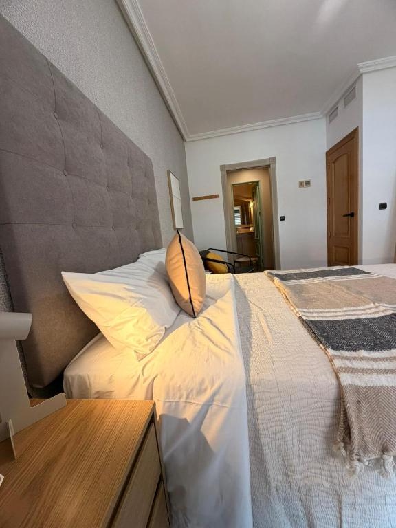 Charming Ensuite Room Near Alicante City Center - 3