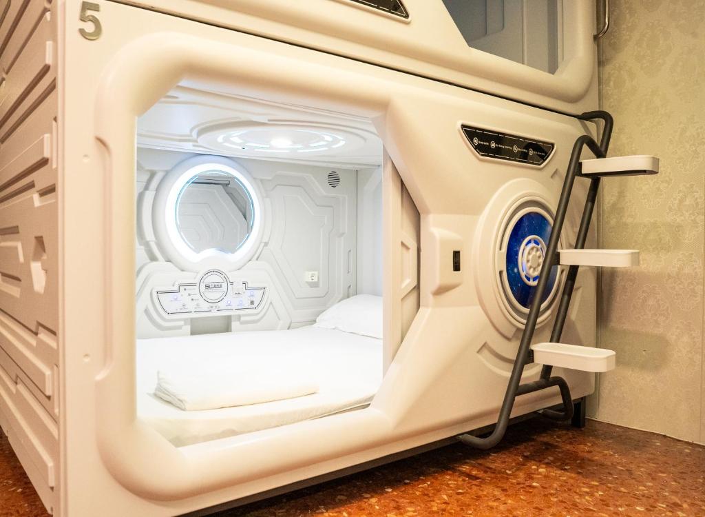 just hostel capsules - 3