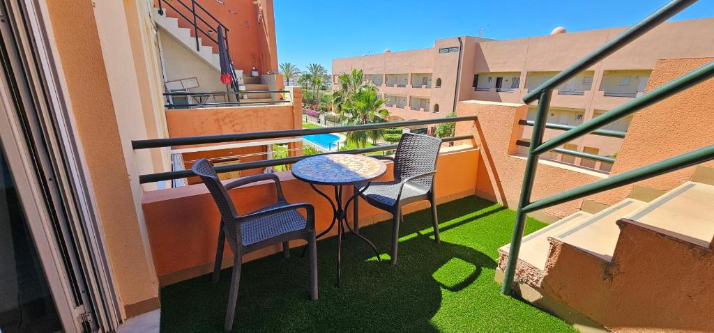 Apartamentos Paraíso Vera Playa, Ed Palmerston, Atico B a pie de Playa, piscina privada en solárium, WI-FI - 3