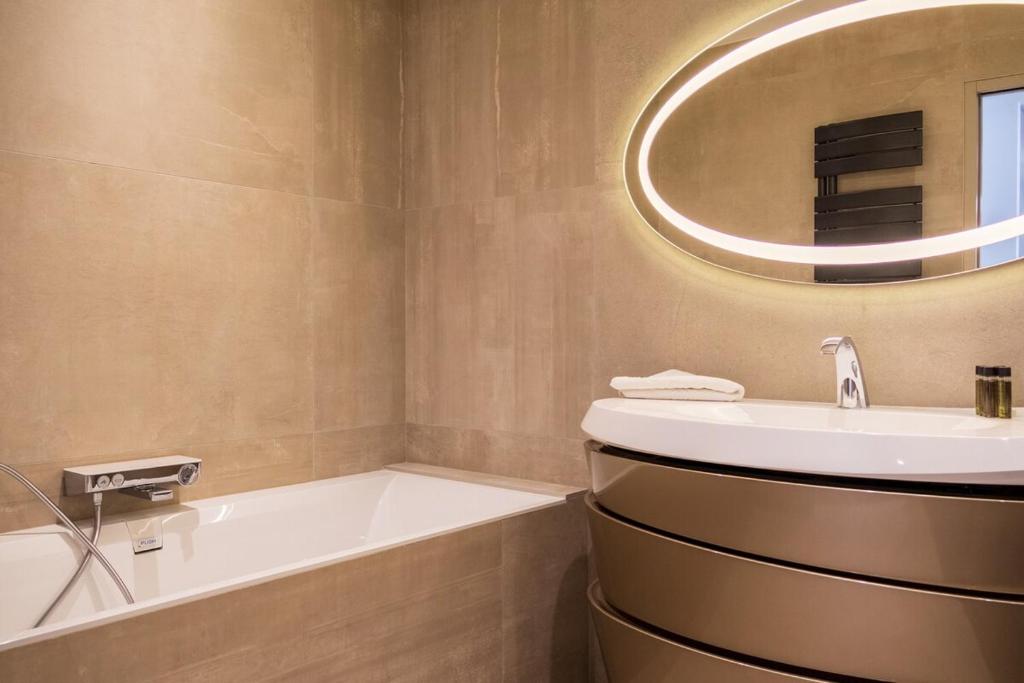 Magnifique Duplex avec Spa privé - 4