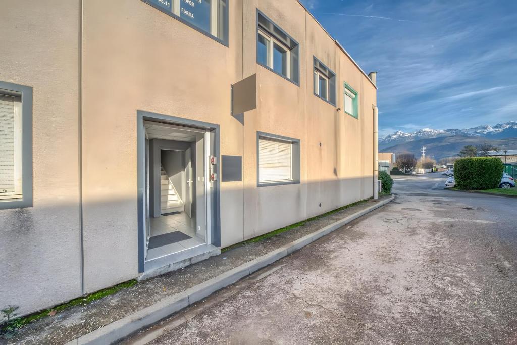Campus & Work - 1