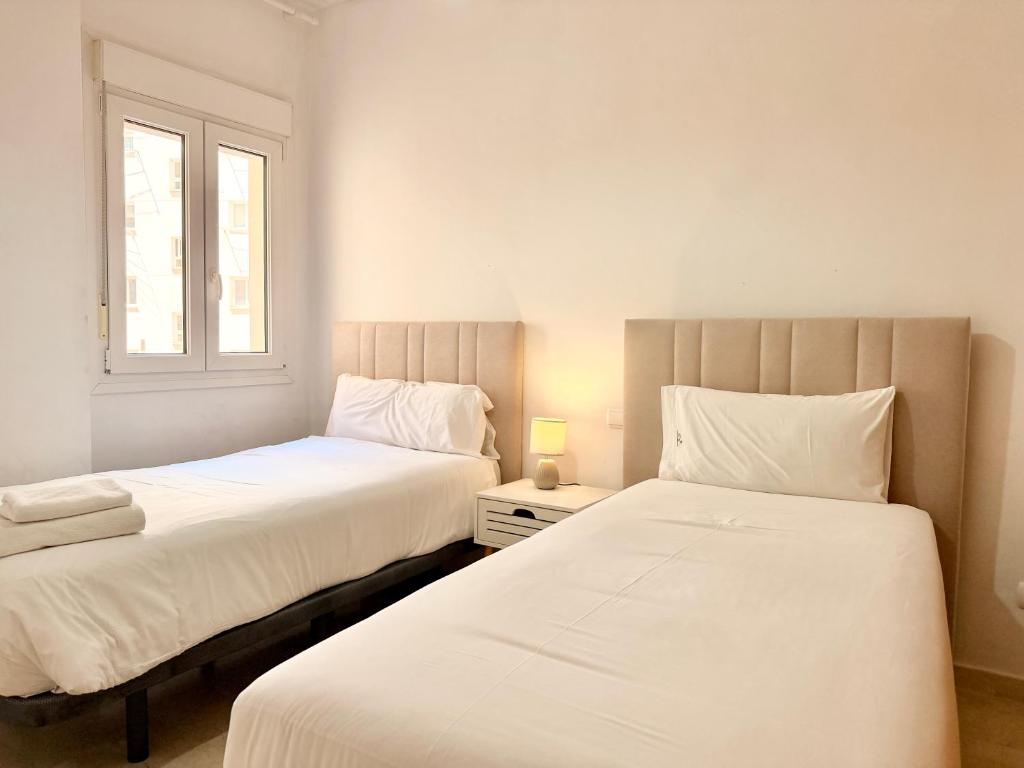 Stunning Apartment With Sea Views - EaW Homes - 3