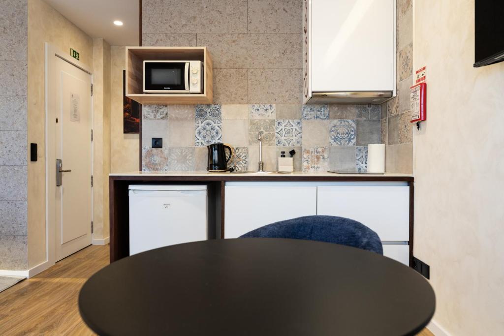 Lounge Inn Guest House and Apartments