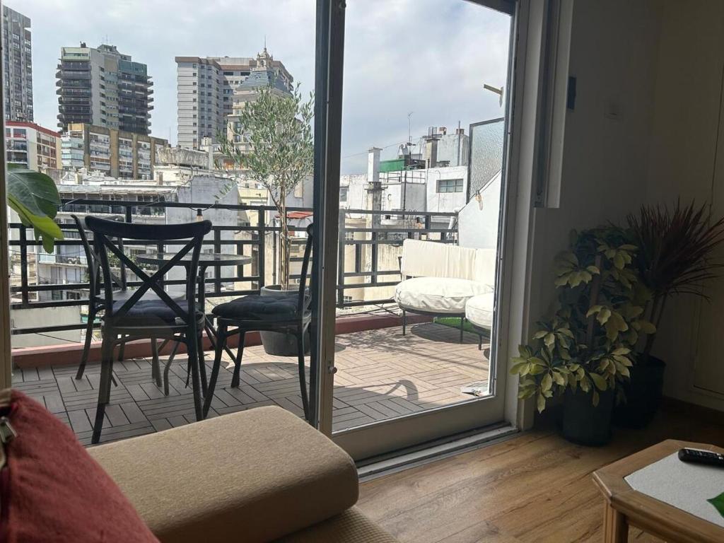 Studio en excelente zona y con terraza propia - 3