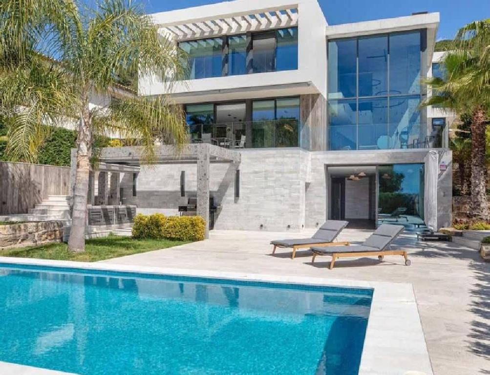 Stunning villa on the prestigious Costa Brava - 2