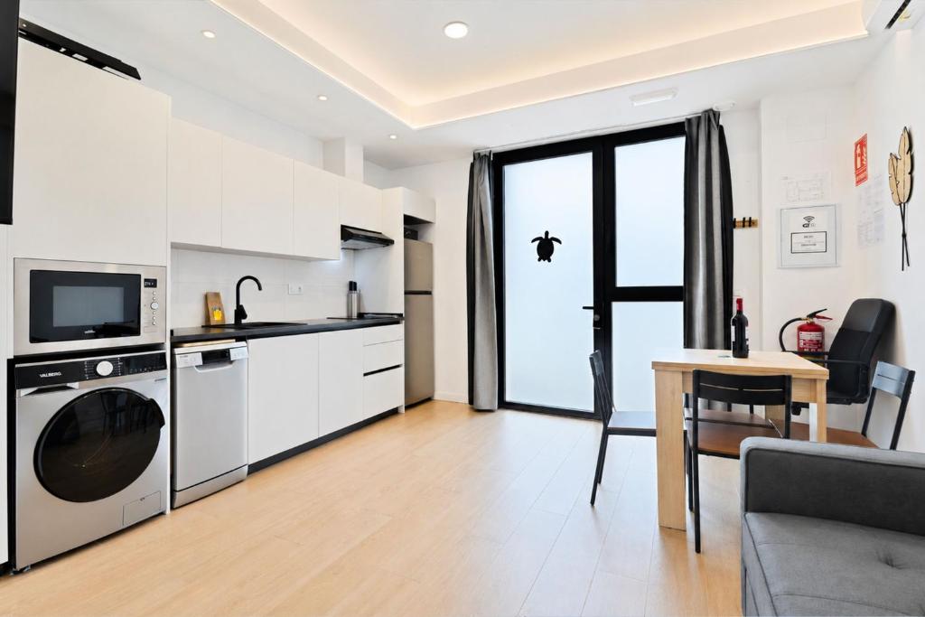Tortuga - Entire Apt - Near Beach and Stadium by Río Turia Apartments - 3