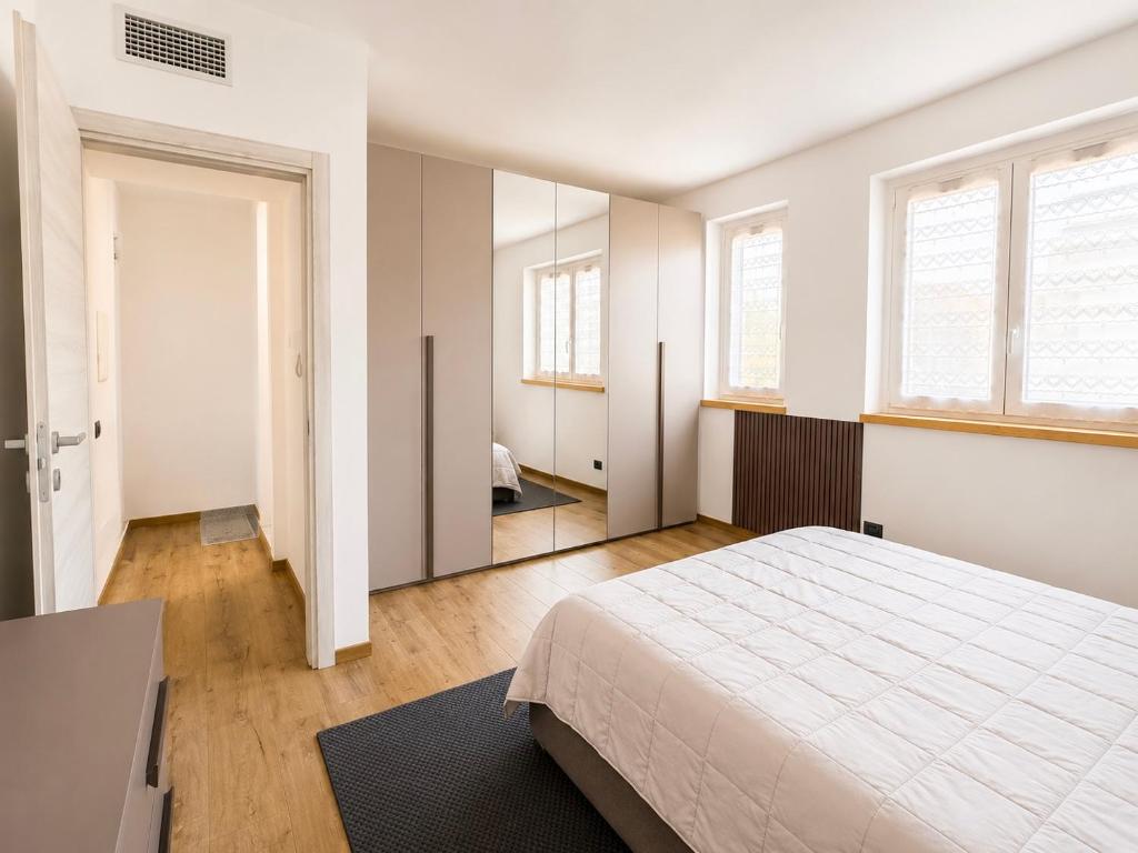 Villa Smeraldo, Spacious Comfort Villa on Lake Como with Garden, Garage & AC - 2