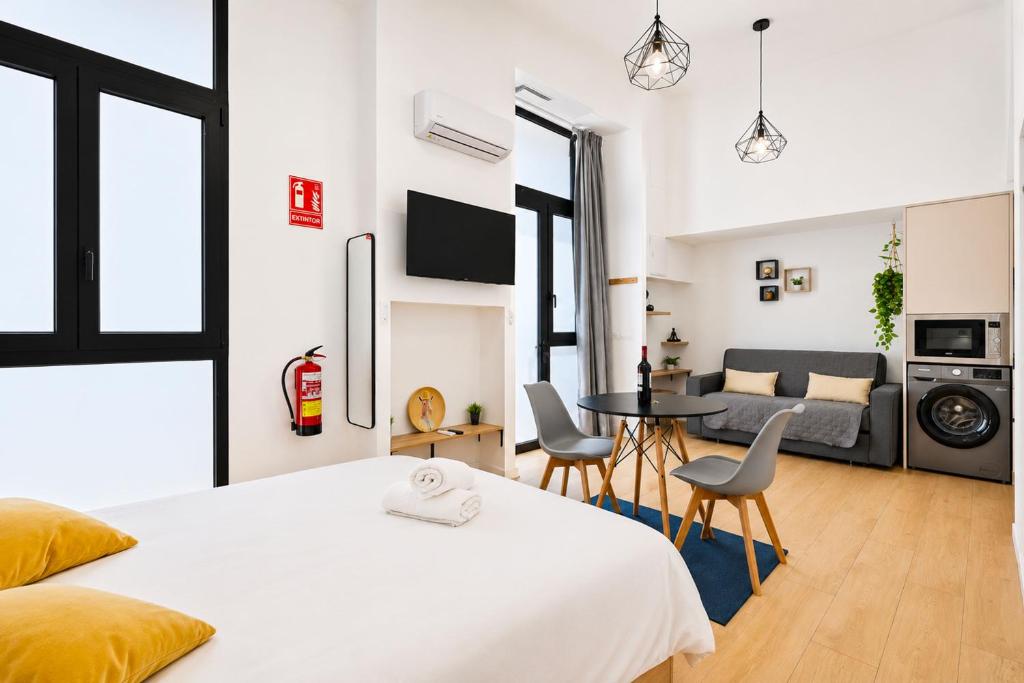 Jirafa - Entire Apt - Near Beach and Stadium by Río Turia Apartments - 2