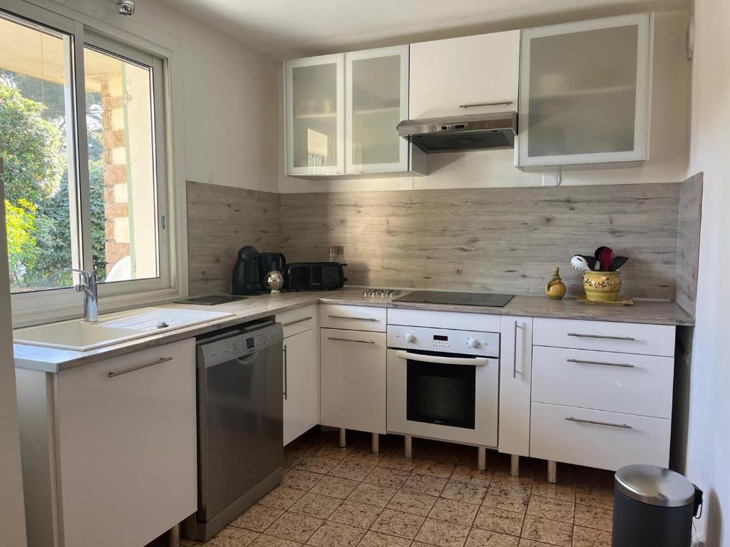 Logement climatisé avec immense terrasse pour 4 personnes - 5