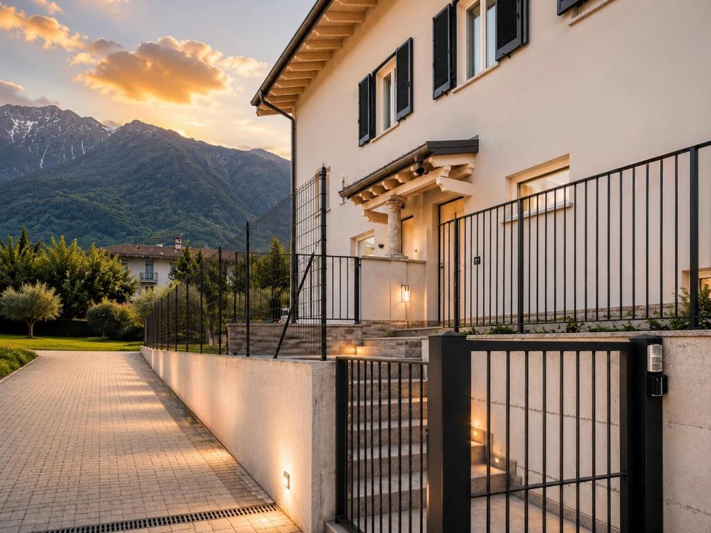 Villa Smeraldo, Spacious Comfort Villa on Lake Como with Garden, Garage & AC - 1