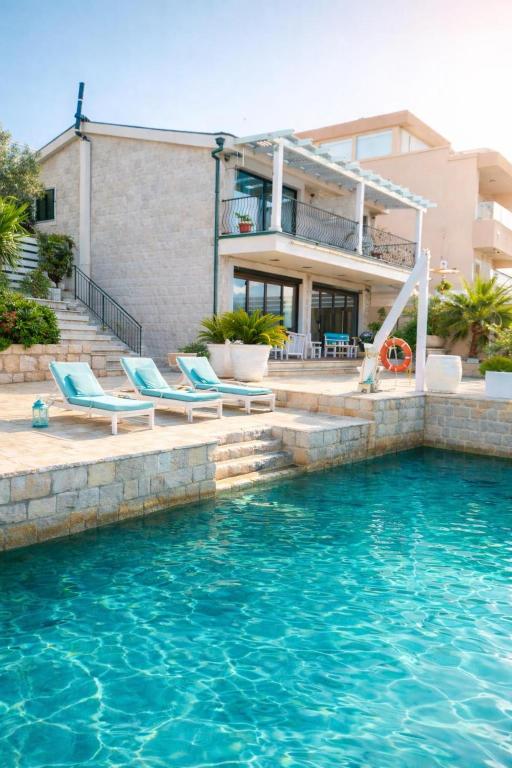 Lavander Apartment W Pool and Private Beach - 4