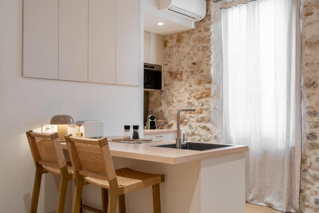 Charming AC apartment in Antibes Old Town walk everywhere - 5