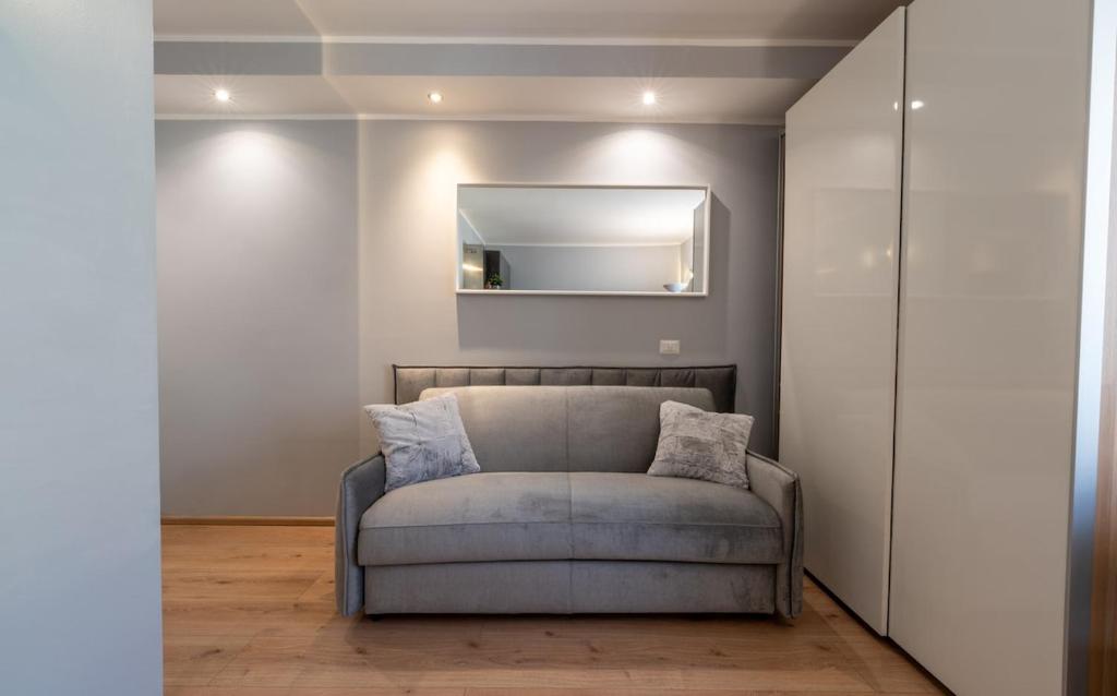 M3 and M4 - Premium Design Porta Romana - 2