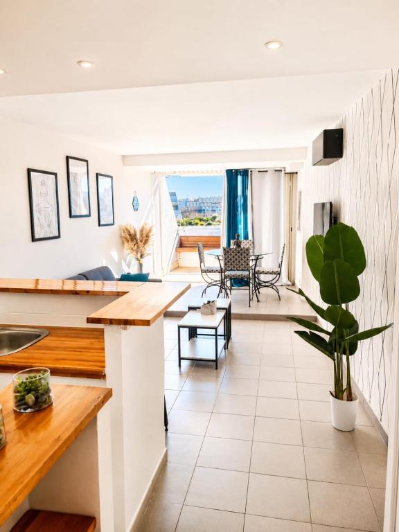 Naturiste Cap d'Agde Port Ambonne 204 - 2