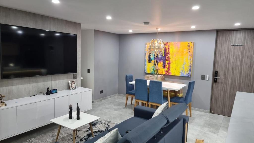 3br apt AC with pool gym sauna, Bbq 10 min Poblado - 1
