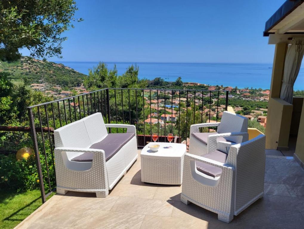 Villetta Mare e Sole - vista mare, giardino privato, vicino spiaggia - 2