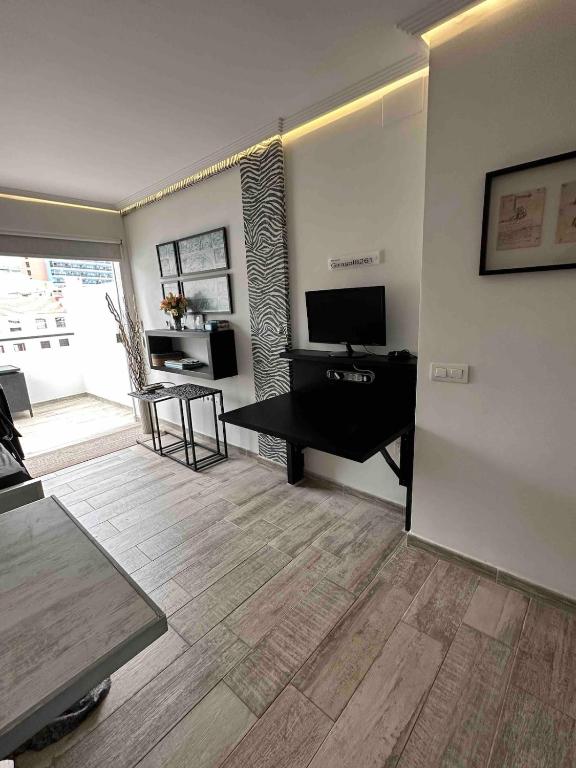 Central with Panorama View, Pool & Home Office - 1