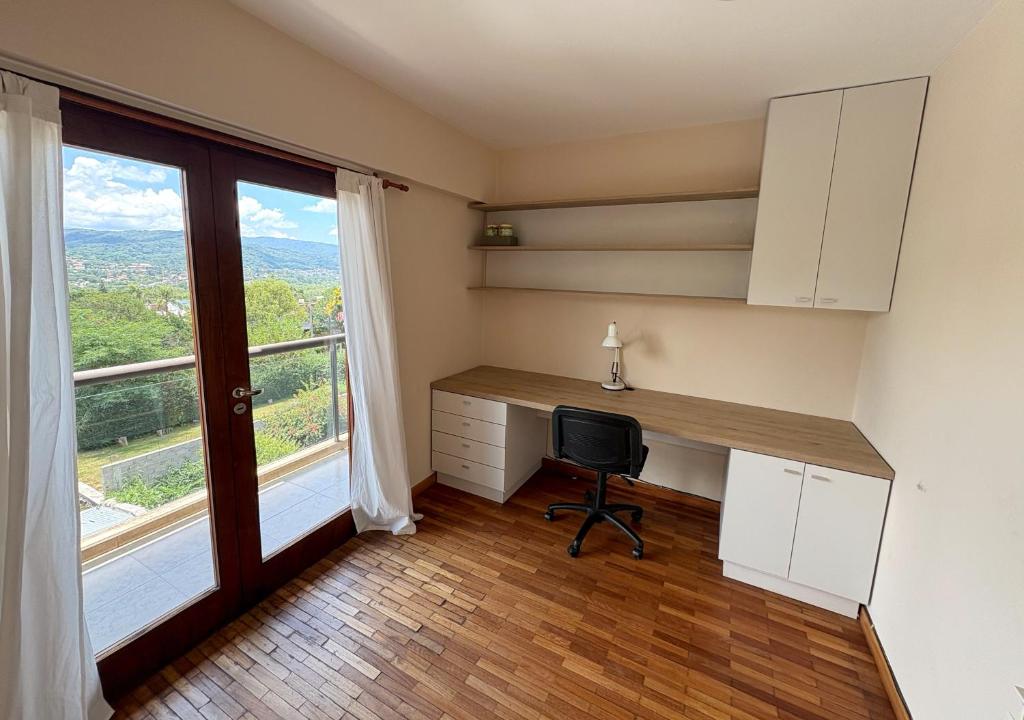 Departamento moderno y amplio con vista a los cerros - 4