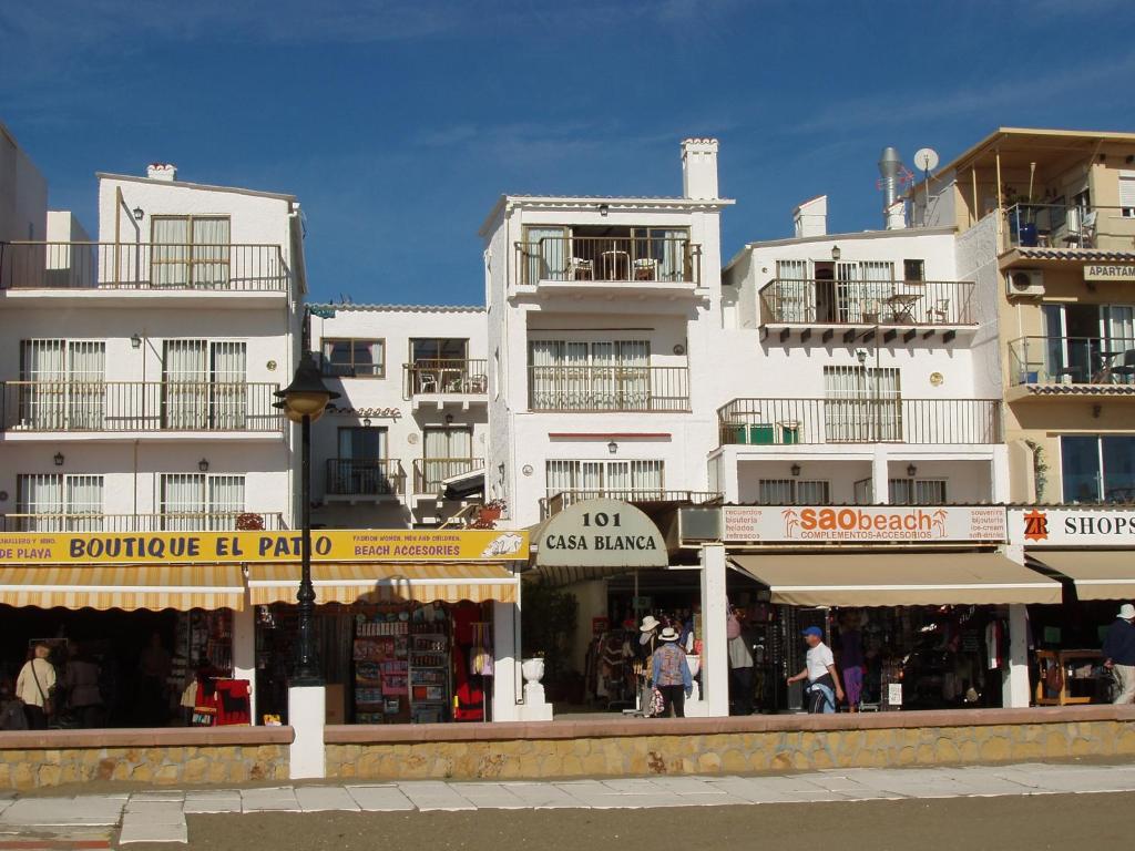 Apartamentos Casa Blanca — Hotel in Torremolinos