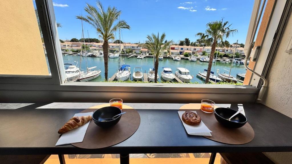 Le Cocon du Port, pool, parking space - 5