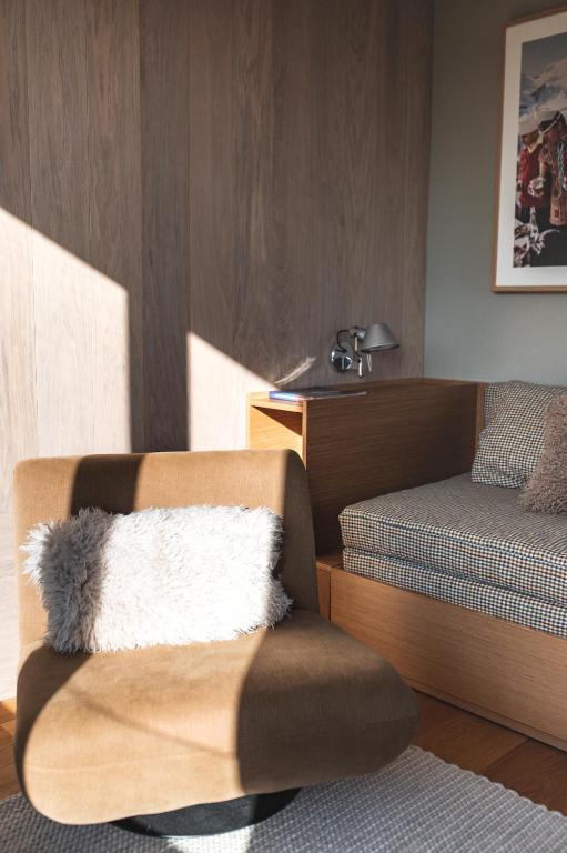 Curated Mountain Apartment Cozy & Nature Views - 4