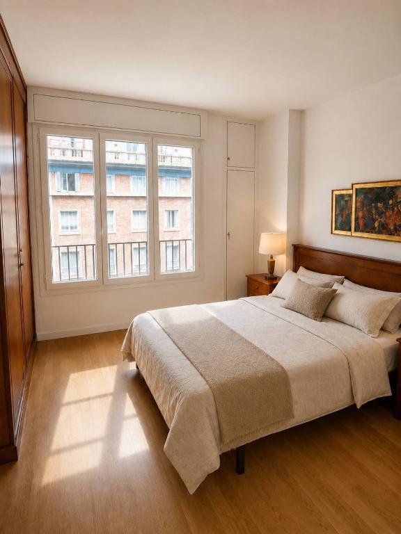 4 Bedrooms Apartment in Center - 3