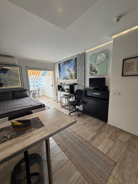 Plaza del Charco, Apartment with Pool, fast Wi-Fi and Views - 3