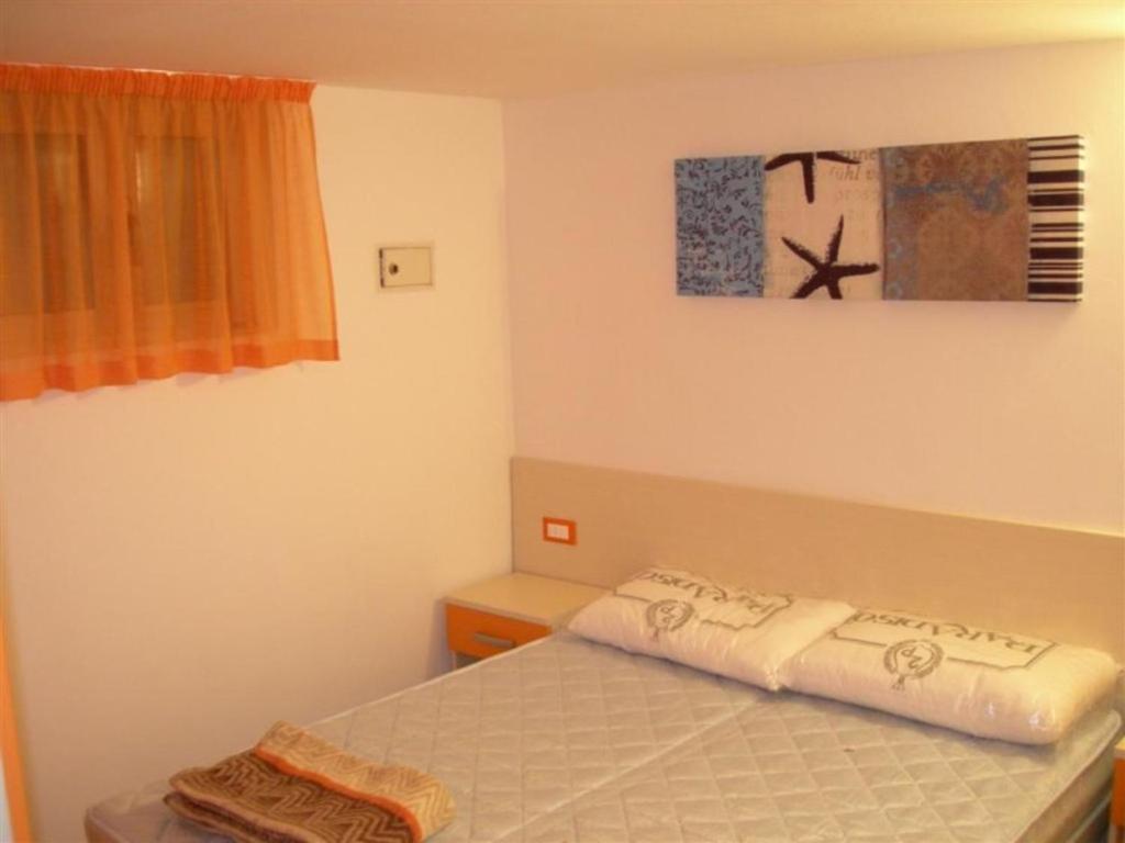 Seafront flat with covered patio - 5