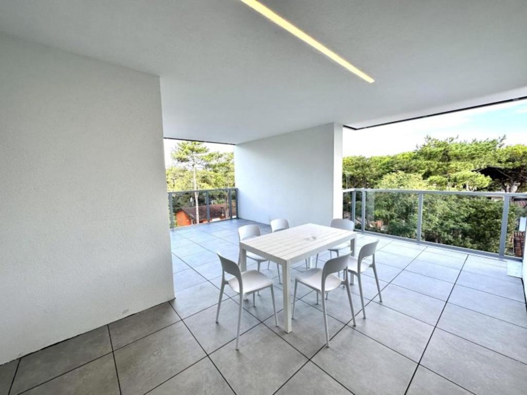 Pool access penthouse near the beach - 5
