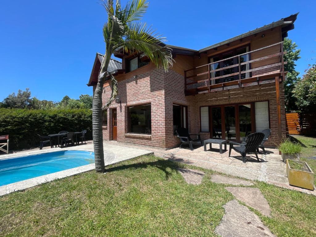 Casa con pileta Bosque Peralta Ramos - 1