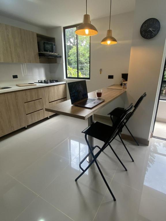 Your home in Medellín , 2 Bedrooms, La Floresta - 4
