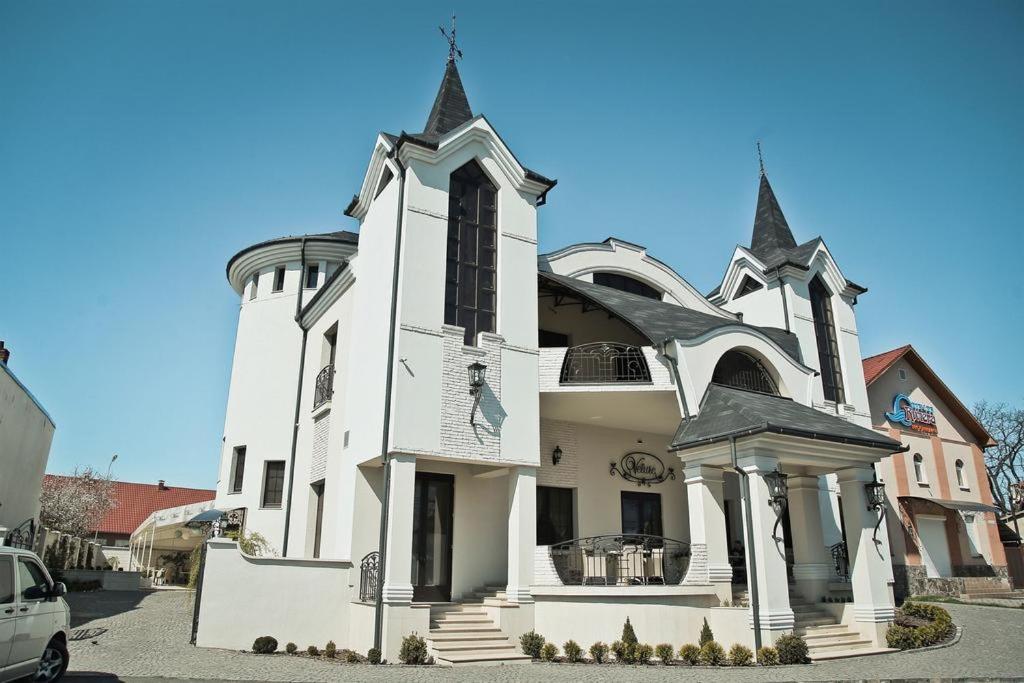 Hotel and Restaurant Velure — Hotel in Mukachevo