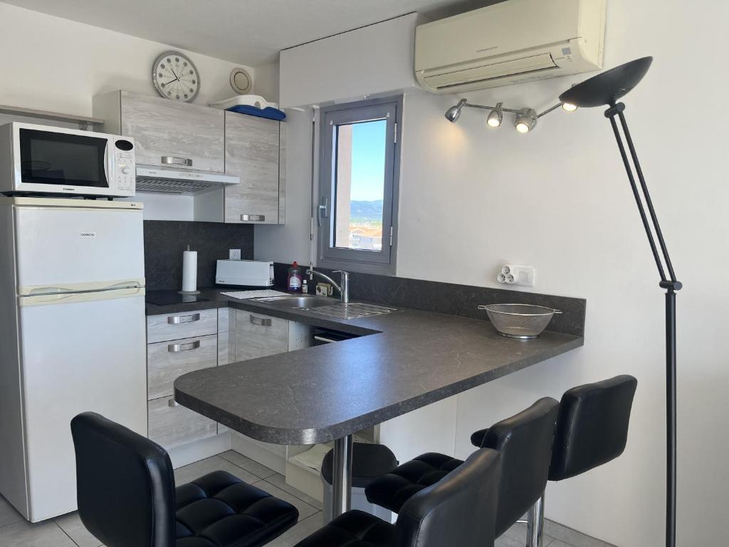 Frejus-Plage limite Port Frejus studio coin nuit - 3