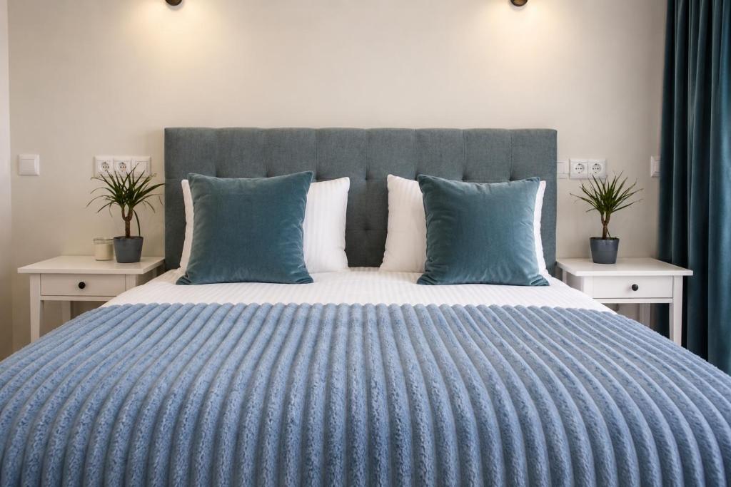 Boutique Coastal Retreat 2BR 2BA AC - 3
