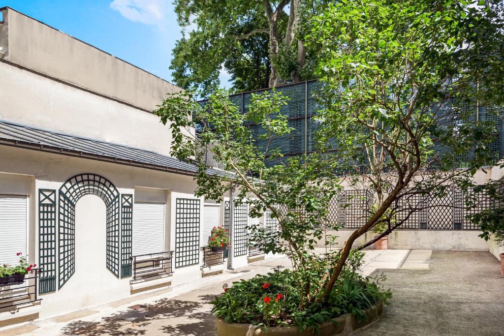 Saint-Germain Bon Marché Chic Three Bedroom - 2
