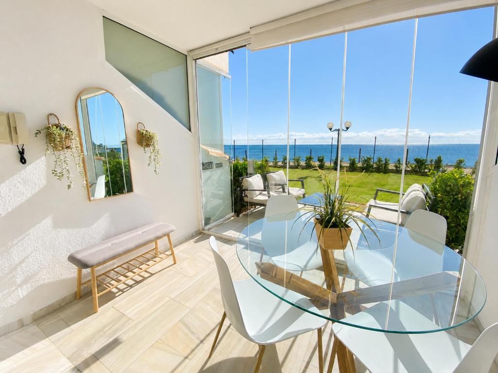 Aguamarina IV Frontline Beach, Direct Sea Views - 2