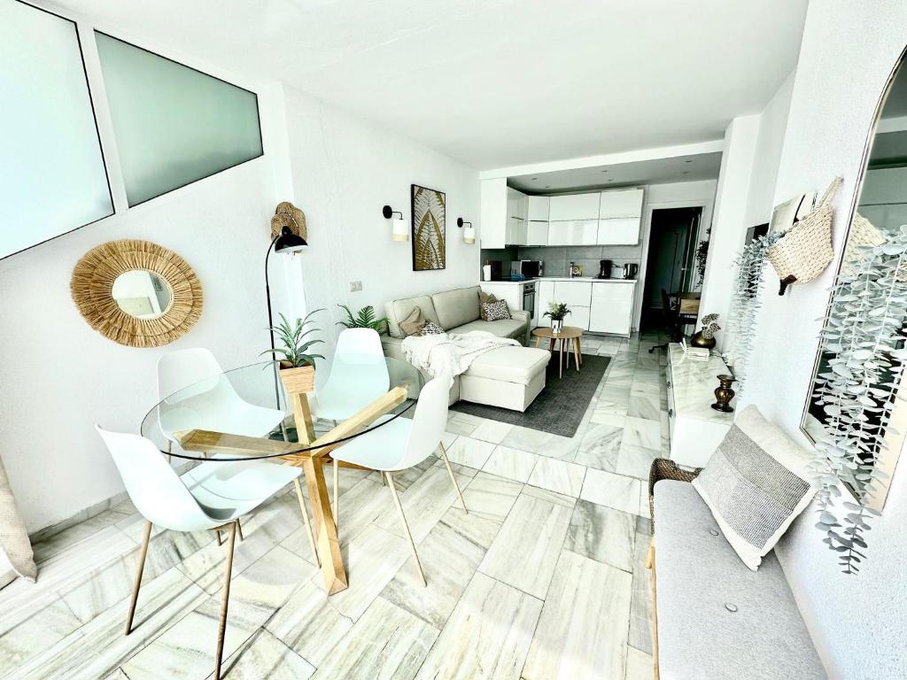 Aguamarina IV Frontline Beach, Direct Sea Views - 5